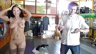 Meitene pēc Cunnilingus cums no iekļūšanas šķeltas