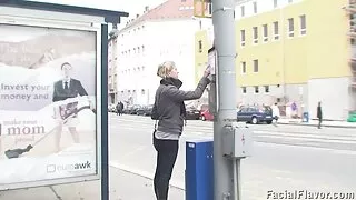 Skaista āzijas sieviete deva puisis blowjob un fucked viņu dažādās pozīcijās, un pēc tam saņēma daļu no cum viņas mutē