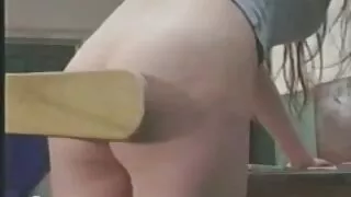 shagg ragazza meitene ar pigtails ņem pasniedzējs ir gailis dziļi mutē