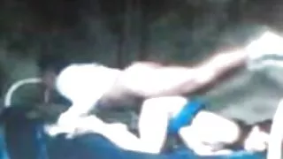 Melnkoks un viņas rotas draudzene bija sekss uz gultas