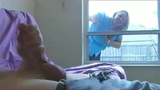 Iekāre bionda Blondīne atstāj divas izturīga virzuļi, caurumi