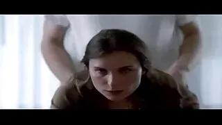 Meitene ar slim skaitlis un lielām krūtīm ar platām sprauslas ir fucked pirmo reizi ar melnu vīrieti