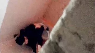 Pikaps novilka savu pēcpusi un fucked Viņas Incītis