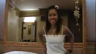 Demure ar brillēm kaislīgi mīlējas ar cute puisis un cums