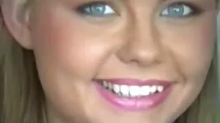 Stepdad izvilka savas bikses no viņa pameita un jāja viņas par spēcīgu gailis
