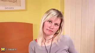 Matains puisis liek ārā rīkles Meitene shaved sulīgs gailis