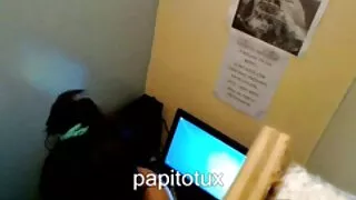 Puisis pēc draudzenes lūguma ar viņu smagi un smagi nodarbojās ar seksu, ka aizmirsa visu pasaulē